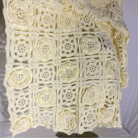 Vintage Handmade Cream Crochet Lace Granny Square Flower Afghan Blanket - Picture 3 of 14
